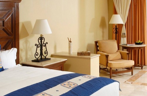 Sunset Beach Resort | Luxurious Ocean View Suite