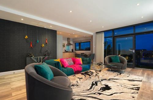 Glasgow Westend Wohnung | Luxurious Penthouse with Bar at Glasgow Hydro & SECC