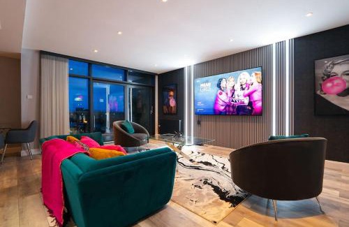 Glasgow Westend Wohnung | Luxurious Penthouse with Bar at Glasgow Hydro & SECC