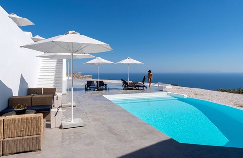 Imerovigli Villa | Luxurious Santorini Escape | Villa Imerovigli | Private Infinity Pool | Breathtaking Aegean Views