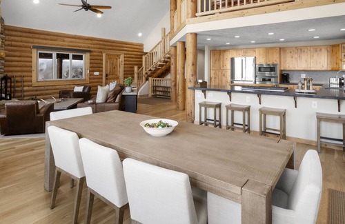 Summit Park Kabine | Luxurious Summit Vista / Hot Tub / Pool Table / 4 BR / 12 Guests / Gorgeous View