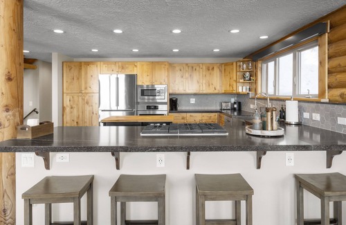 Summit Park Kabine | Luxurious Summit Vista / Hot Tub / Pool Table / 4 BR / 12 Guests / Gorgeous View