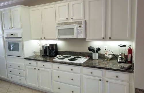 Desert Palms Haus | Luxurious Sun City Living - 30 night minimum