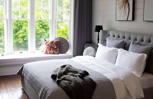 Beaconsfield Upper Haus | Luxuriously renovated cottage, big gourmet breakfast, Dandenong Ranges