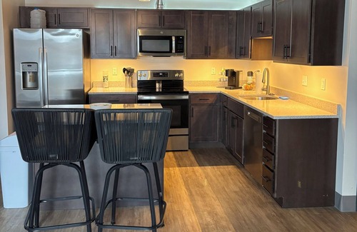 Stuart Eigentumswohnung | Luxury 1-bedroom Condo Downton Wifi, Balcony, Washer/Dryer, Full Kitchen