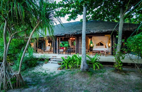 Nuea Khlong Villa | Luxus 3 Schlafzimmer Villa Baan Raj !!