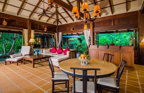 Nuea Khlong Villa | Luxus 3 Schlafzimmer Villa Baan Raj !!