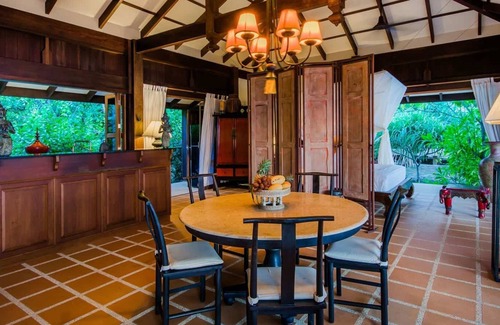 Nuea Khlong Villa | Luxus 3 Schlafzimmer Villa Baan Raj !!