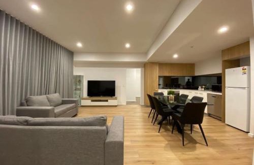 Adelaide Central Business District Wohnung | Luxury 3 BR Apt with Pool-Gym-Sauna-Steam Room