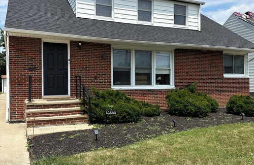 South Euclid Haus | Luxury 3 bedroom, 2 full bath newly rehabbed unit 10 min from Cleveland Clinic!