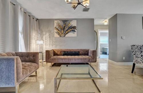 Lauderhill Haus | Luxury 3bd/2ba near Beach & Las Olas