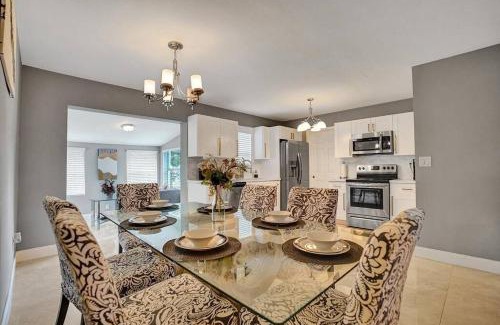 Lauderhill Haus | Luxury 3bd/2ba near Beach & Las Olas