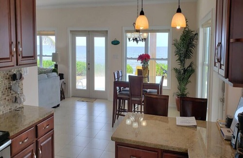 North Side Haus | Luxury 3bd Beach Front, # 5 Yellow, Stunning Views