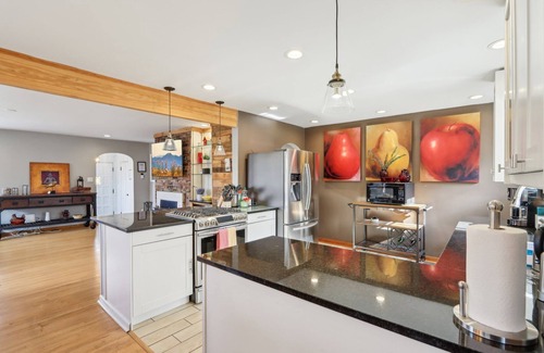 Indianapolis Haus | Luxury 3BR Contemporary Home - Central Location to Downtown, Arts, Events,