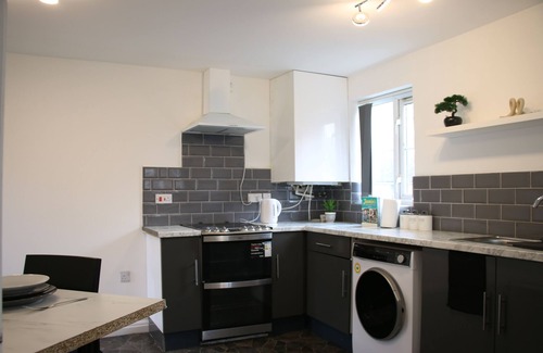 Cheetham Hill Haus | Luxury 3BR House Nearby AO arena - Free Parking