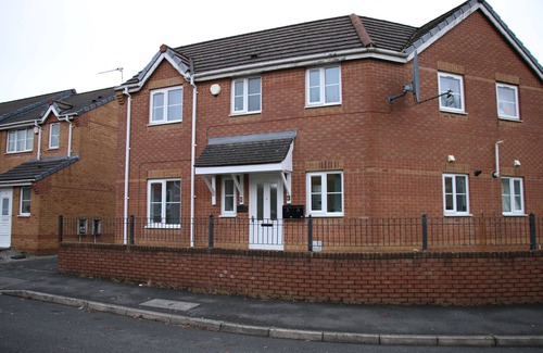 Cheetham Hill Haus | Luxury 3BR House Nearby AO arena - Free Parking