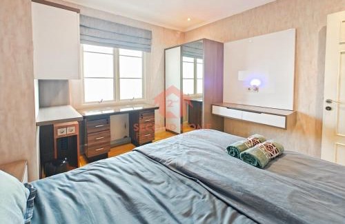 Kelapa Gading Barat Wohnung | Luxury 3BR MOI Apt with Pool Wi-Fi Netflix by 2ndHome