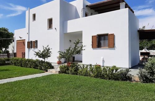 Skiros Villa | Luxury 3BR Sunrise Villa , Seaside Gyrismata