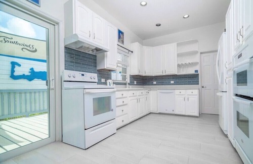 East End Haus | Luxury 4 Bdr Ocean View Home w/ Pool + Hot Tub