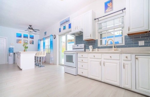 East End Haus | Luxury 4 Bdr Ocean View Home w/ Pool + Hot Tub