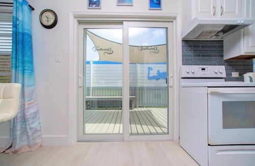East End Haus | Luxury 4 Bdr Ocean View Home w/ Pool + Hot Tub