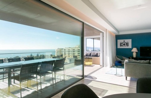 Alges Wohnung | Luxury 4 bedr Flat w/PANORAMIC Views & Pool!