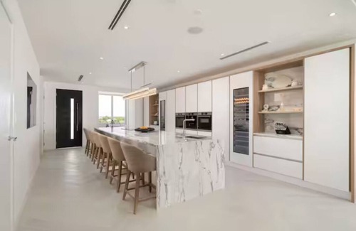 Palm Cay Eigentumswohnung | Luxury 4-bedroom Oceanfront Oasis