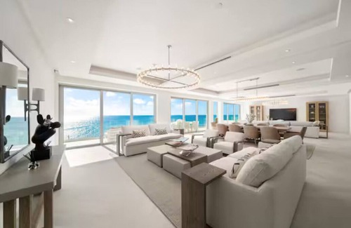 Palm Cay Eigentumswohnung | Luxury 4-bedroom Oceanfront Oasis
