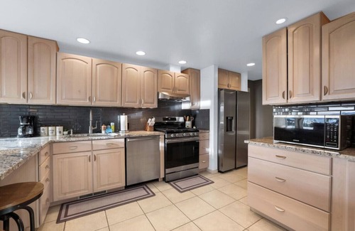 Tahoe Village Haus | Luxury 4BR | BBQ, Hot Tub & Lake Views | Sleeps 10