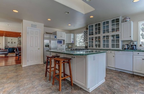 Coeur d'Alene Haus | Privates Luxushaus mit Blick auf den Coeur d'Alene See - Willkommen in Hillcrest!