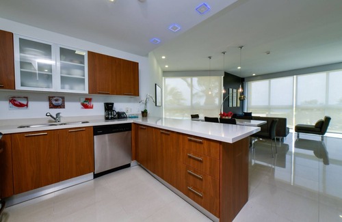 Noord Eigentumswohnung | Luxury 5* 3 bdr Oceanfront condo between both Eagle & Palm Beach!