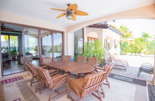 Samara Villa | Luxusvilla, atemberaubender Meerblick, 2 Master-Suiten, bequemer Spaziergang zum Strand