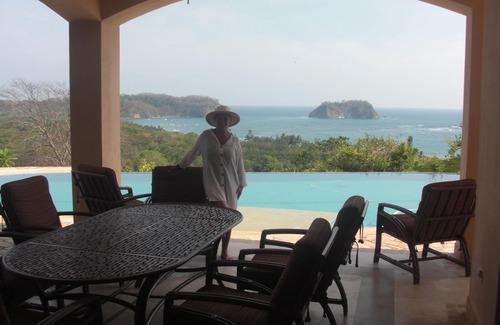 Samara Villa | Luxusvilla, atemberaubender Meerblick, 2 Master-Suiten, bequemer Spaziergang zum Strand