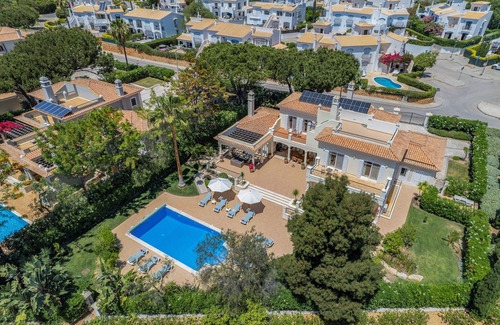 Vale do Garrao Villa | Luxury 5 bed villa in Dunas Douradas 10 min walk from beach and restaurants