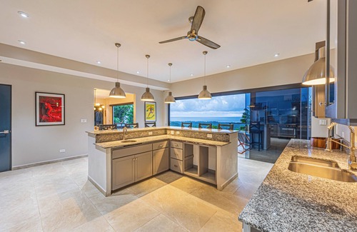Ballena Villa | ERSTAUNLICHE "WALS TAIL" ANSICHTEN !!!! WENIGER ALS 5 MINUTEN NACH DOWNTOWN UVITA !!