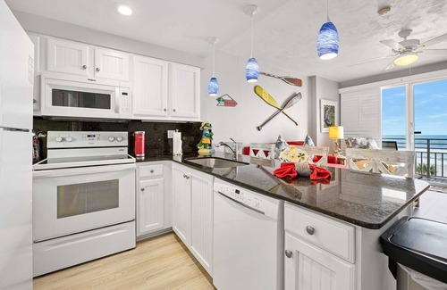 Brush - Stewarts Eigentumswohnung | Luxury 5th Floor 1 BR Condo Direct Oceanfront Wyndham Ocean Walk Resort Daytona Beach | 502