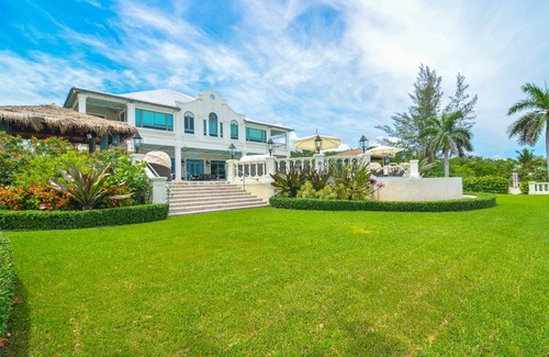 Old Fort Bay Villa | Luxury 7BR Fully-Staffed Oceanfront Property in Nassau - Perfect Getaway!