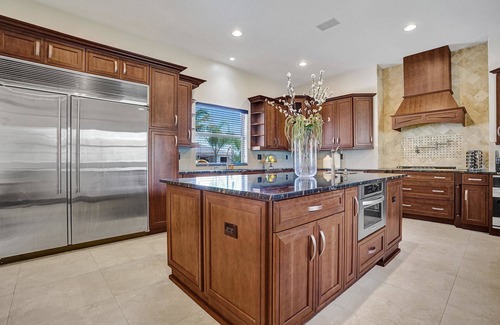 Davie Haus | Luxury 8BR w/ Pool & Mini-golf & Soccer- 16 Guests