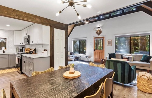 Skykomish Kabine | Luxury A-Frame with Hot Tub! 15 Mins to Stevens Pass - Misty Mt. Haus