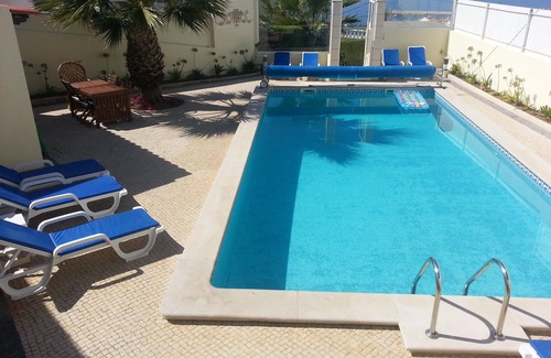 Ericeira Wohnung | Luxus-Wohnung in Ericeira w / Meerblick, Pool und 5 Minuten zu Fuß zum Strand