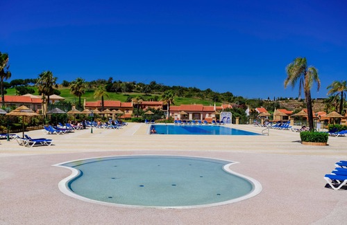Atalaia Wohnung | Luxus-Apartment mit Panoramablick - kostenloses Spa & Fitnessstudio, WLAN und tägliches Aufräumen.