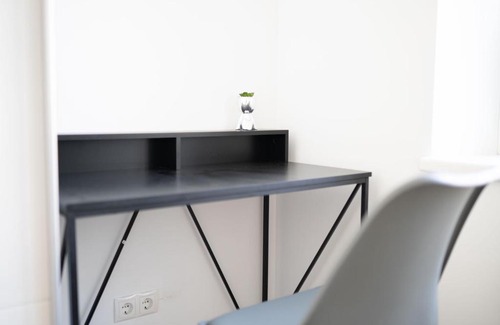 Oberdobling Wohnung | Luxury Apt Overlooking Danube Canal Vienna, Austria for Families - All Supplies Included