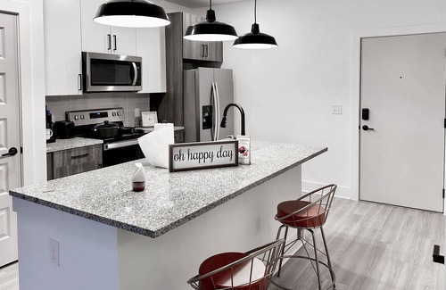 Lawrenceville Wohnung | Luxury away from the noise by the pool