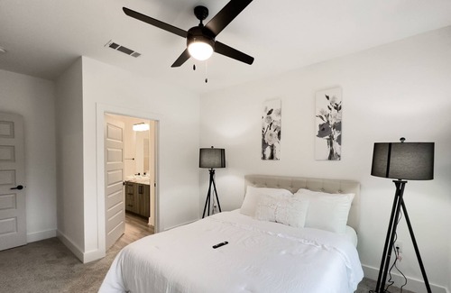 Lawrenceville Wohnung | Luxury away from the noise by the pool