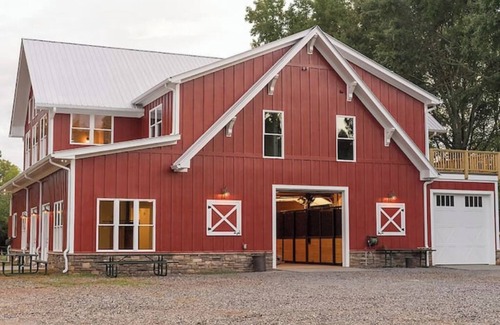 Canton Haus | Luxury Barndominium with Value-Add Experiences