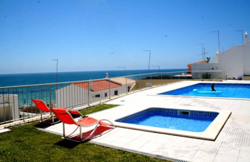 Olhos D'Agua Wohnung | Luxuriöses Apartment am Strand mit Pool und herrlichem Meerblick