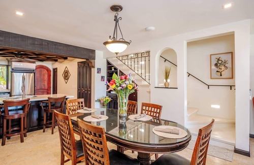 Playa Flamingo Wohnung | Luxury Beachfront Condo w/ High-End Wood Furnishings and Ocean Views in Exclusiv