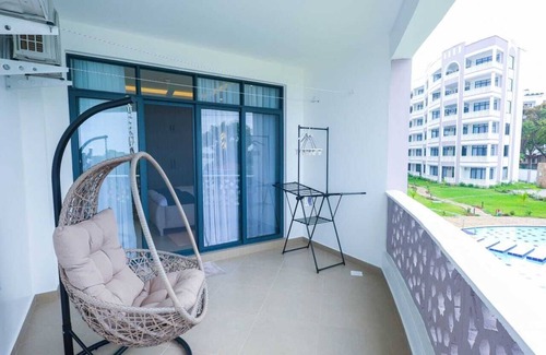 Mombasa Wohnung | Luxury Beachfront Apartment direct at the sea. Specious balcony and fast WiFi.