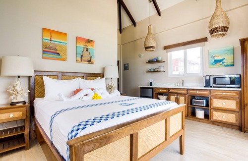 Placencia Resort | Luxus-Cabana am Strand mit Poolbar