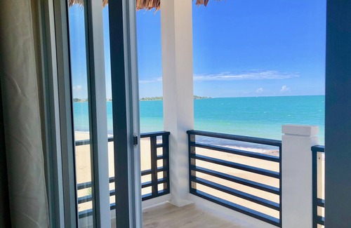 Placencia Resort | Luxus-Cabana am Strand mit Poolbar